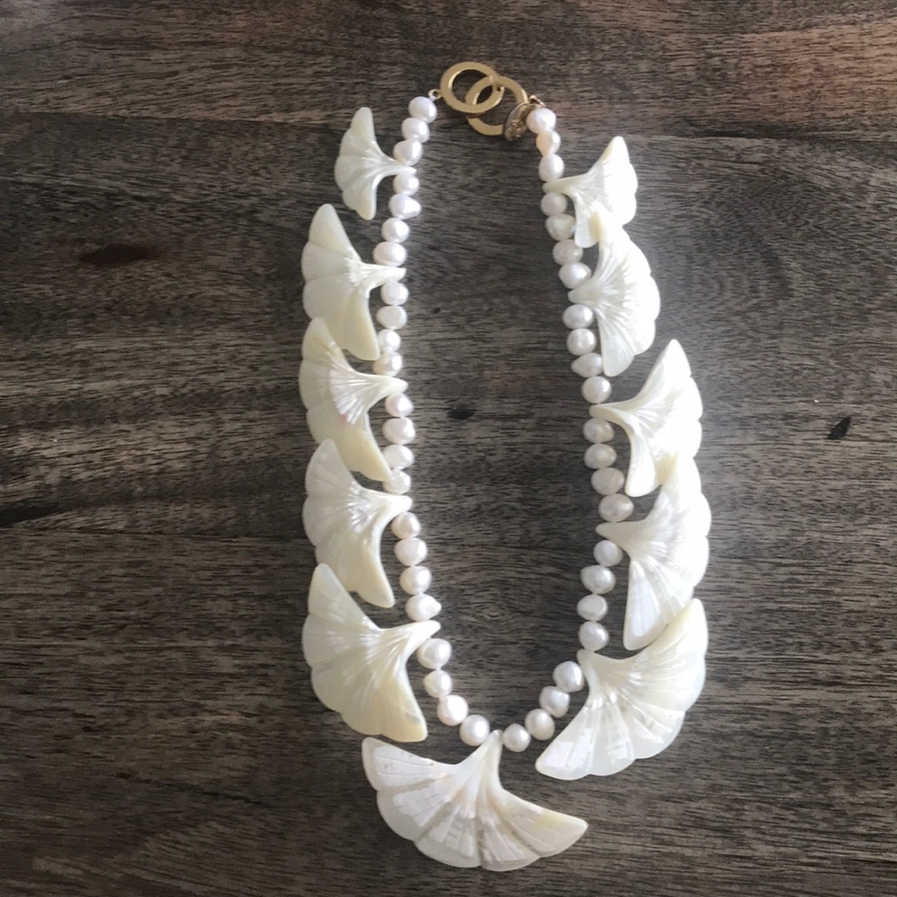 Stunning pearl and shell necklace